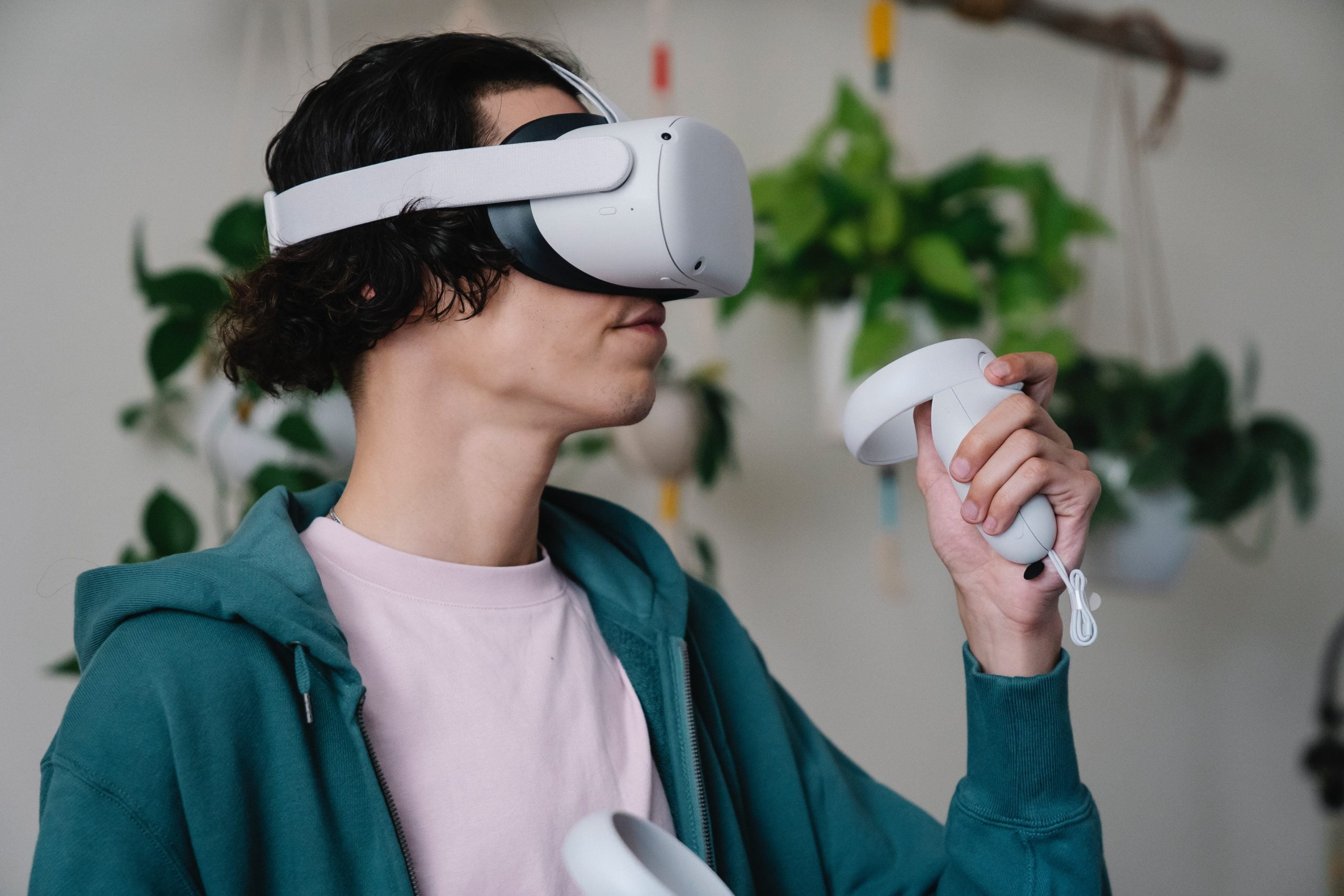 Person using a VR headset to explore a 360 video